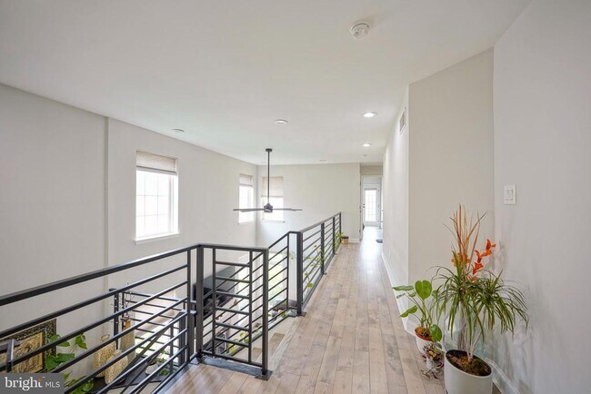 Building Photo - 16 Buckingham Pl