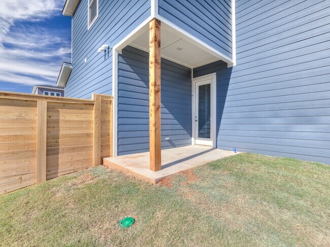 Building Photo - 2523 NW 132nd Pl