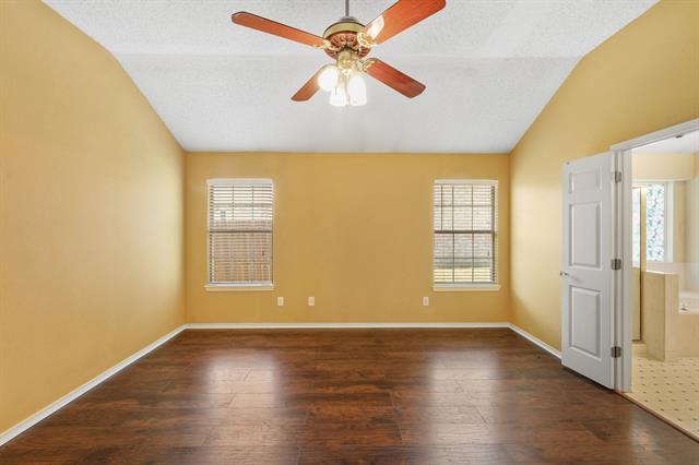 Building Photo - 2305 Valley Creek Dr