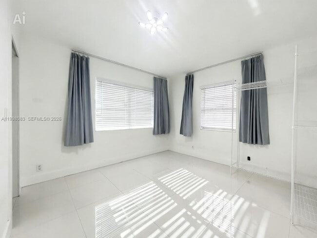 Building Photo - 16082 NE 9th Ct