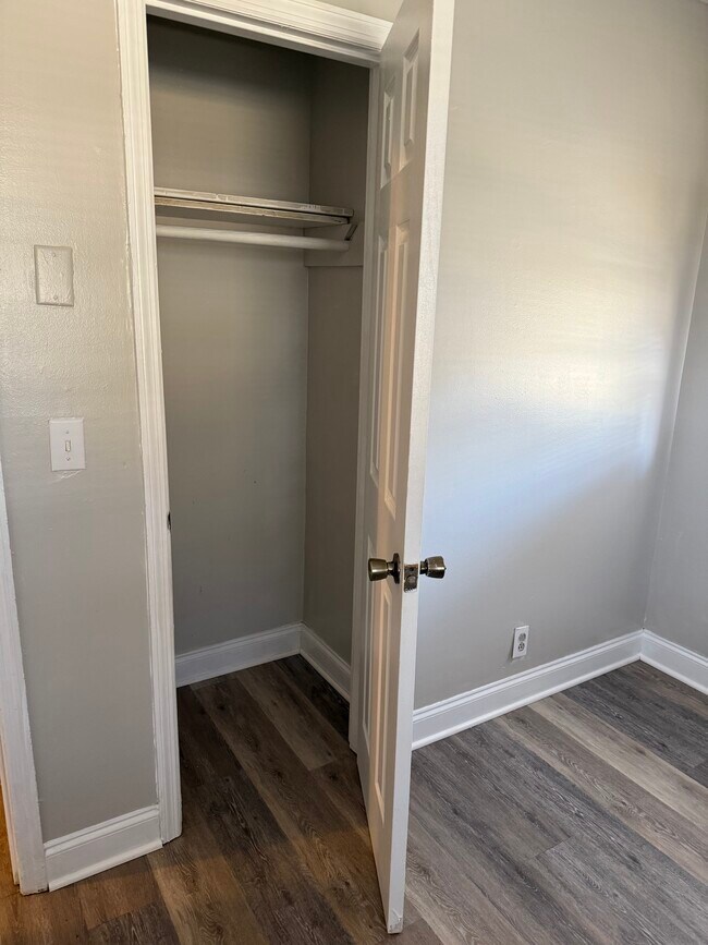 Building Photo - 906 Sanborn St