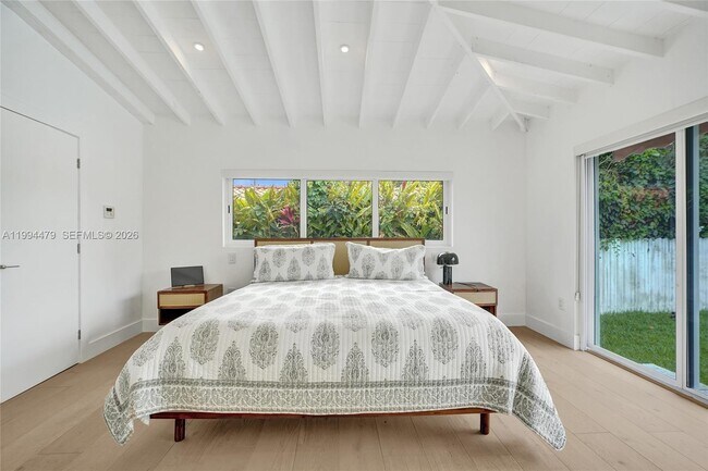 Building Photo - 12478 N Bayshore Dr