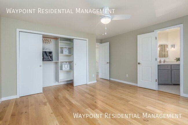 Building Photo - 4943 W Catalpa Dr