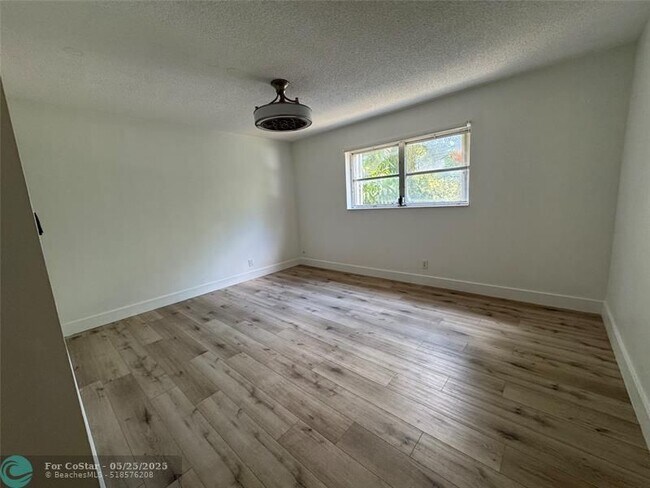 Building Photo - 4100 N 58th Ave