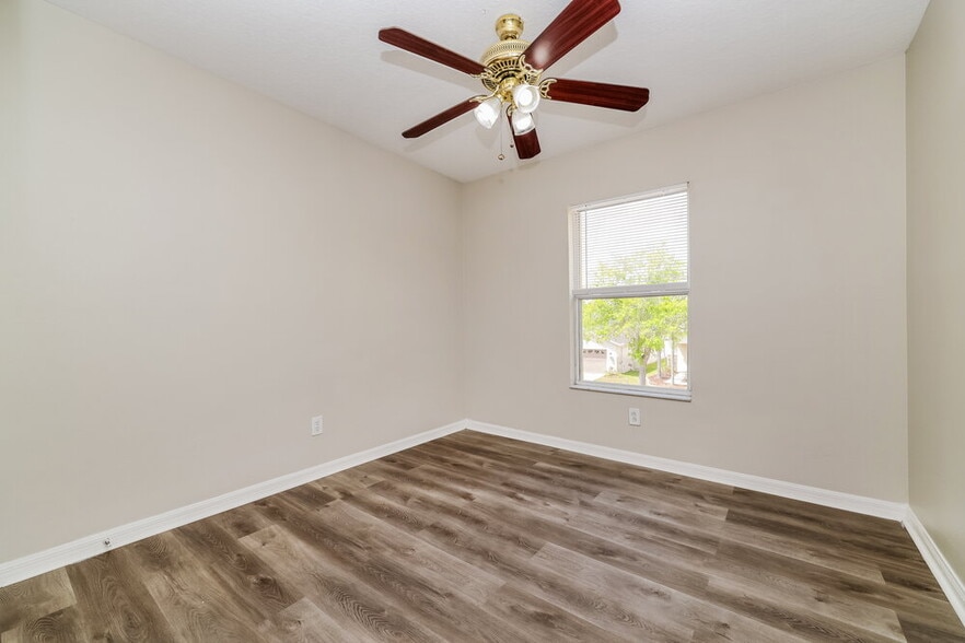 Building Photo - 11050 Golden Silence Dr