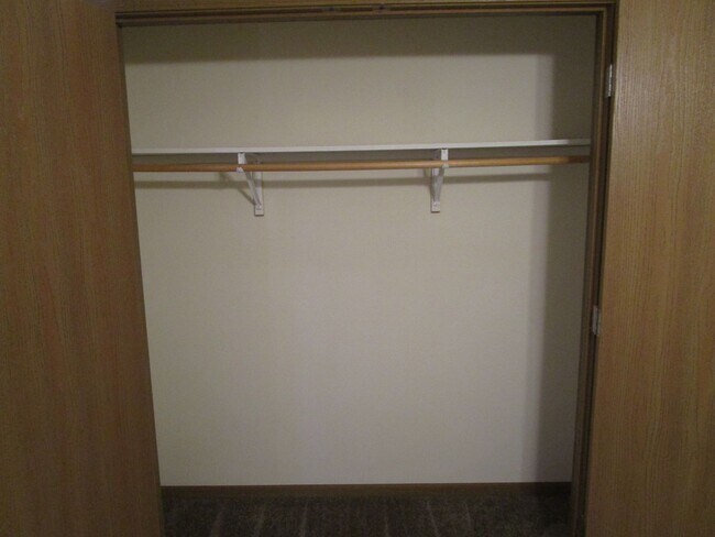 Building Photo - 707-707 Glenstone Dr