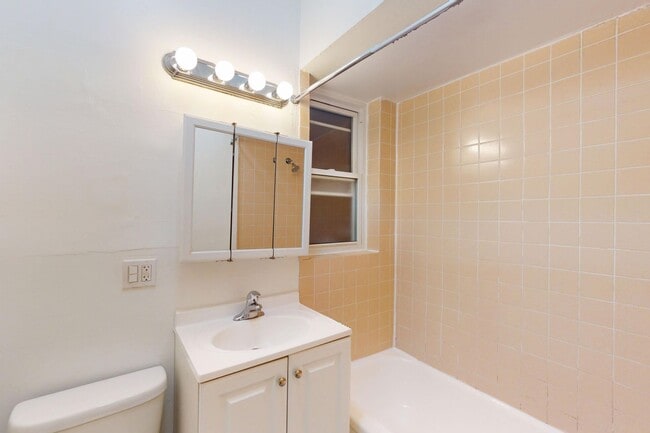 Floorplan - 5401-5403 S. Woodlawn Avenue