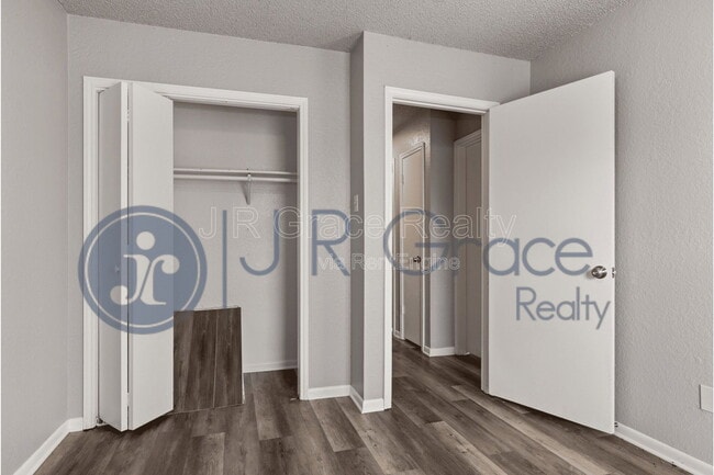 Building Photo - 1304 Chapel Creek Rd