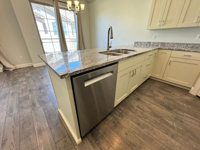 Building Photo - Pet Friendly!! Fresh and Clean!!  Ready to go!