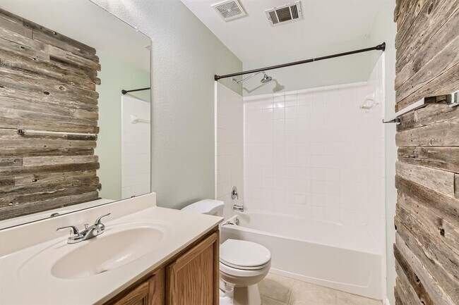 Building Photo - 105 Meadowlark Ln