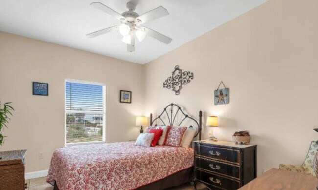 Building Photo - 1412 W Beach Blvd