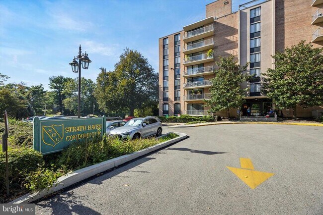 Building Photo - 801 Yale Ave