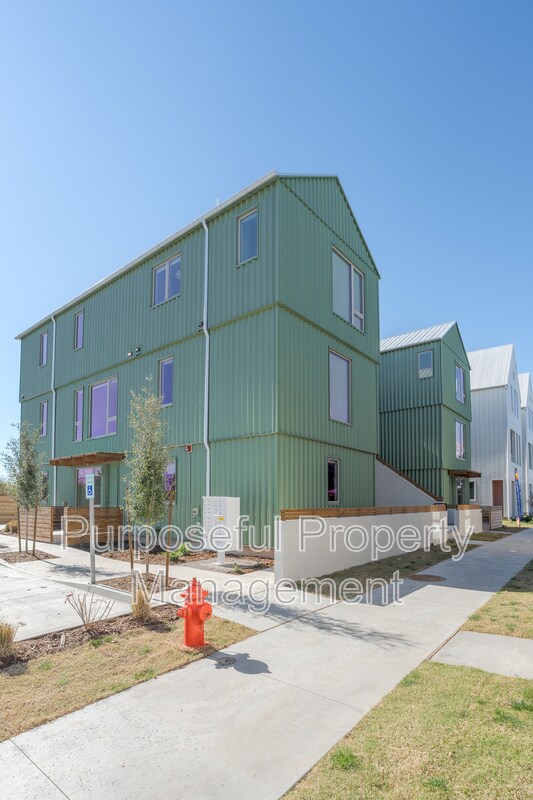 Building Photo - 934 Hangar Dr