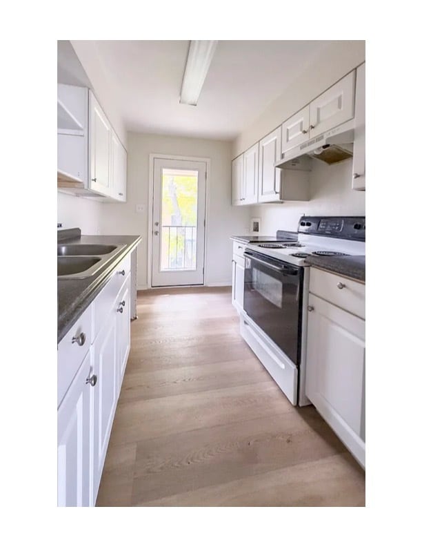 Building Photo - 200 Uhland Rd