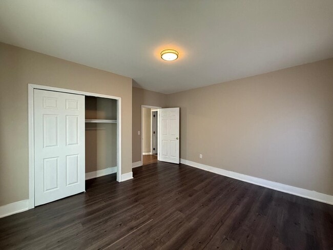 Building Photo - 347 Spruce St