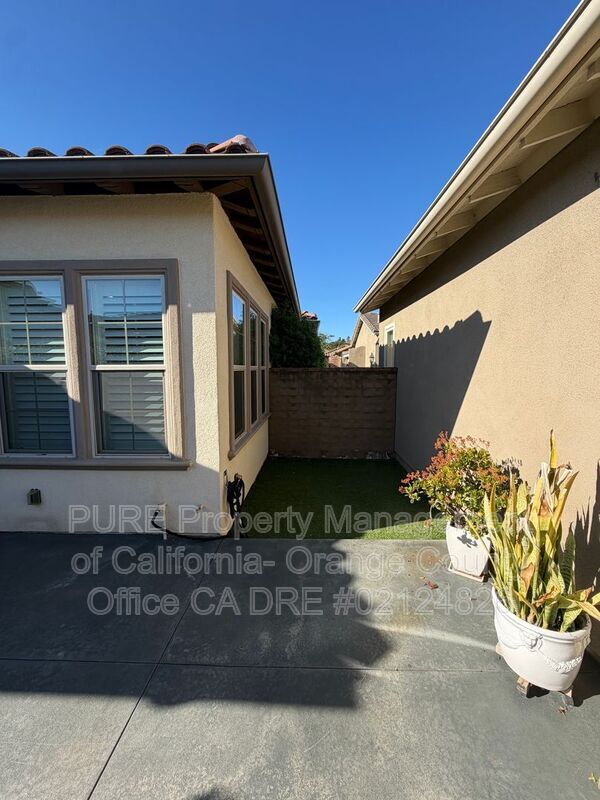 Building Photo - 15 Galan St