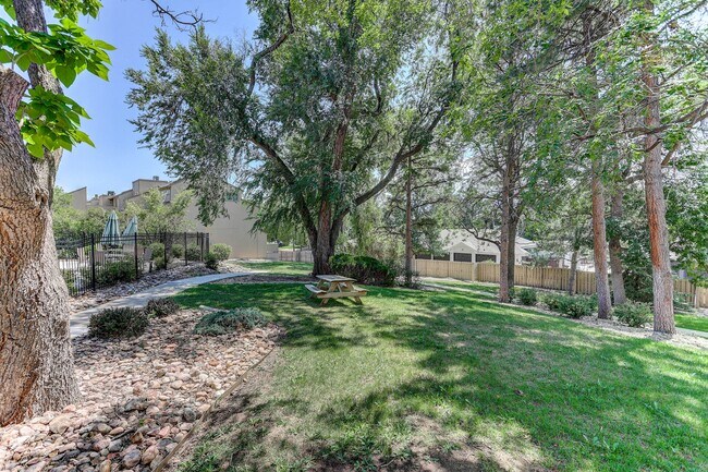 Building Photo - 2938 Kalmia Ave