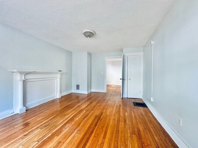 Building Photo - 179 Bradley St