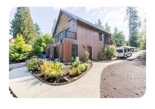 Building Photo - Charming 1BR Condo in Kenmore in forest se...