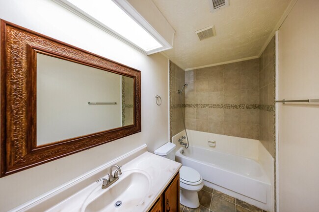 Building Photo - Stunning 3 Bedroom Home in Millbrook, AL!