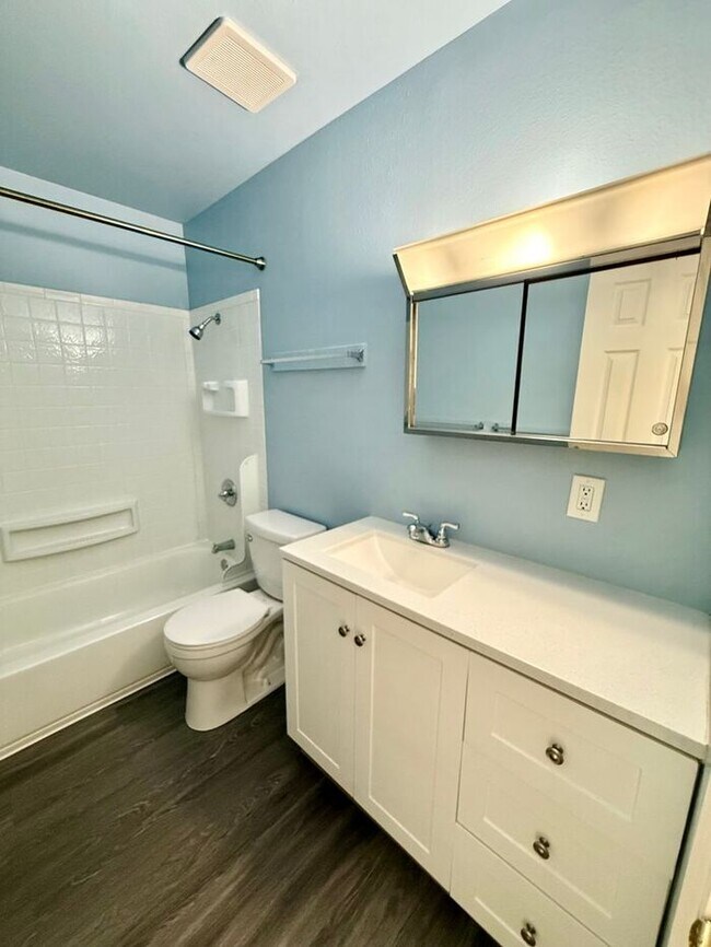 Building Photo - Move In & Save - 2 Week FREE Rent - $650 Deposit! - 2 Bedroom Apartment Minutes from Horsetooth R...