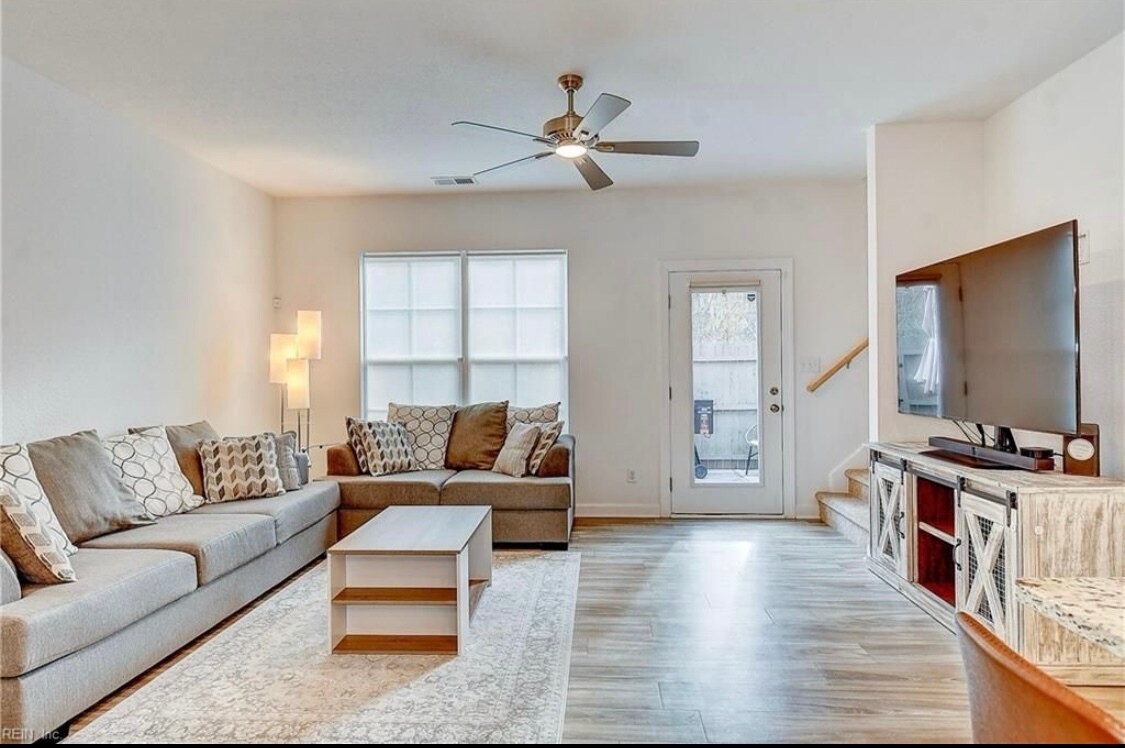 Building Photo - 1243 Jadens Way