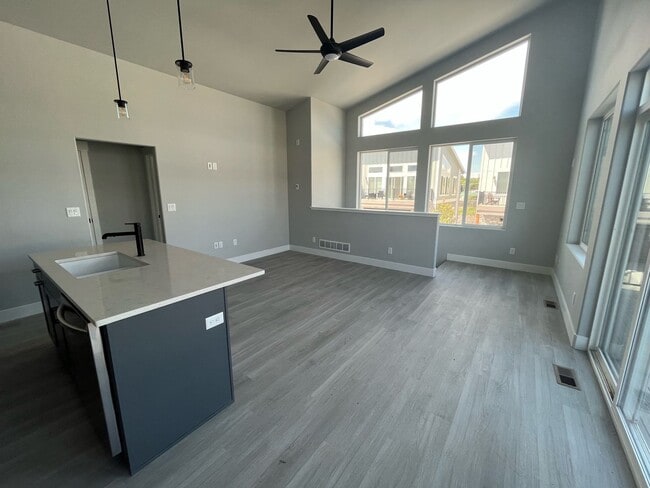 Building Photo - 216 Miller Ln