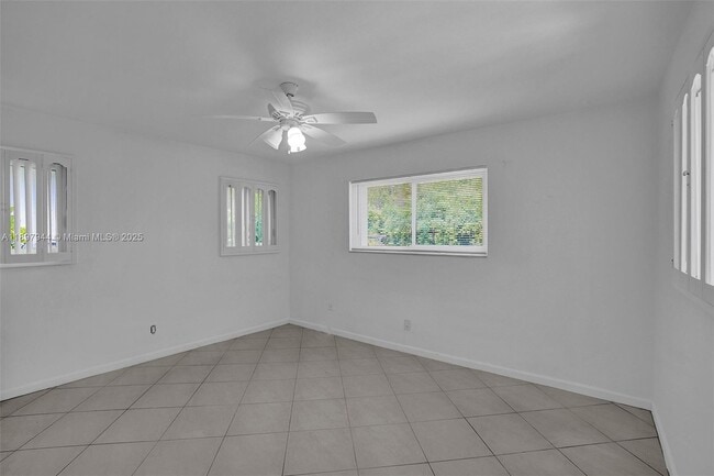 Building Photo - 8851 Byron Ave