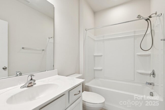 Building Photo - 17121 Carolina Pine Row