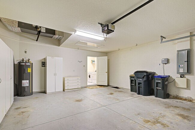 Building Photo - 2134 Boxwood St