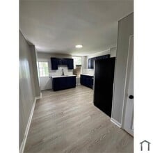 Building Photo - 3 Bedroom Rehabbed