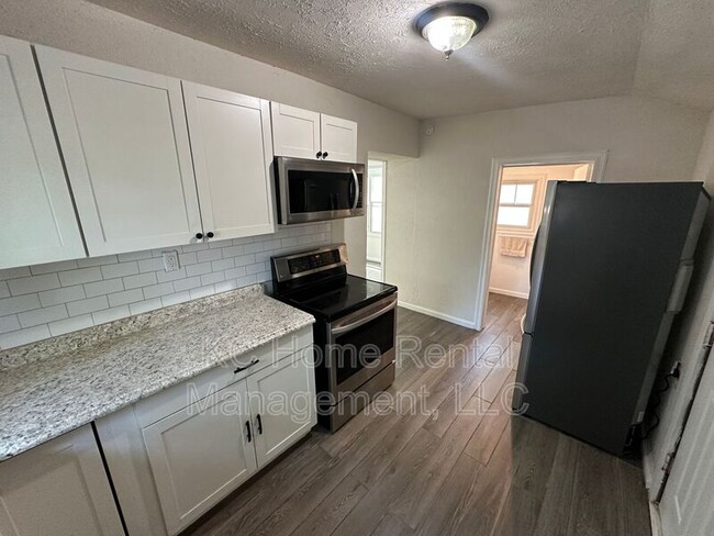 Building Photo - 2316 Spruce Ave