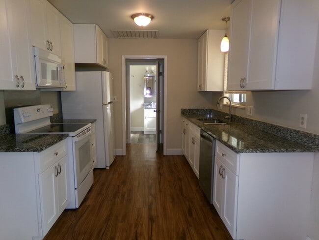 Building Photo - 1132 Ponderosa Dr