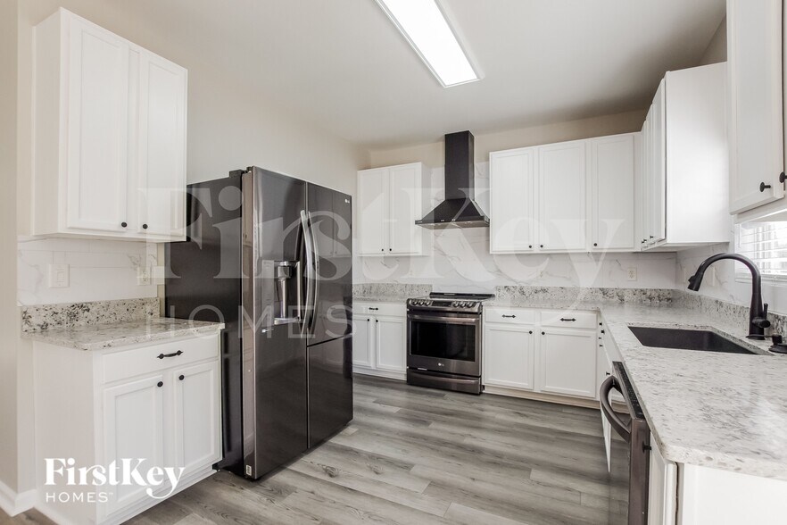 Building Photo - 7421 Lamplighter Close Dr