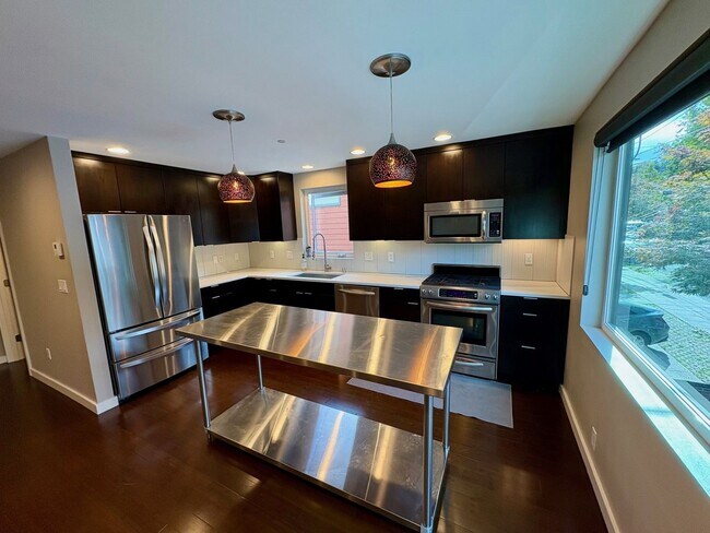 Building Photo - Beacon Hill Townhouse