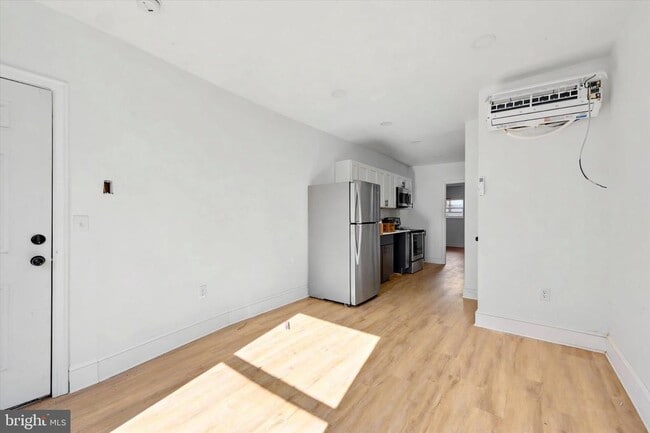 Building Photo - 2046 S Norwood St