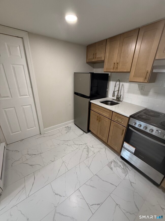 Building Photo - 18-Unit Cherry St