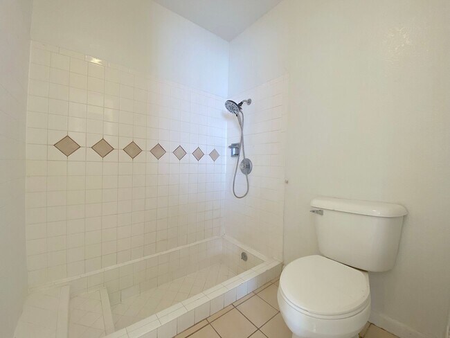 Building Photo - West El Paso 4 bed refrig A/C Home!