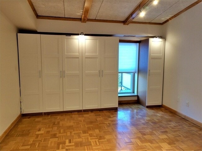 Building Photo - 20 Broadlawn Dr