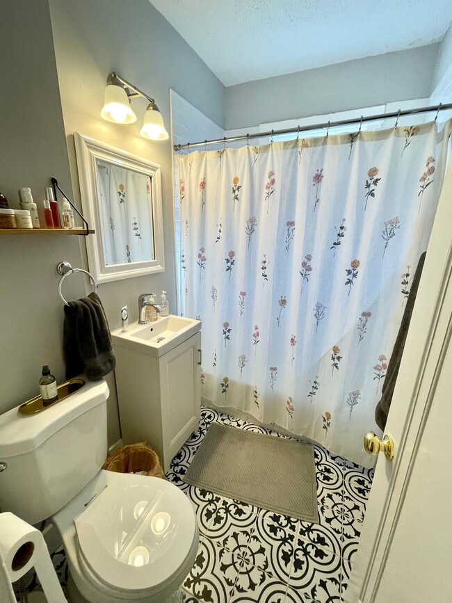 Building Photo - 4535 Flad Ave