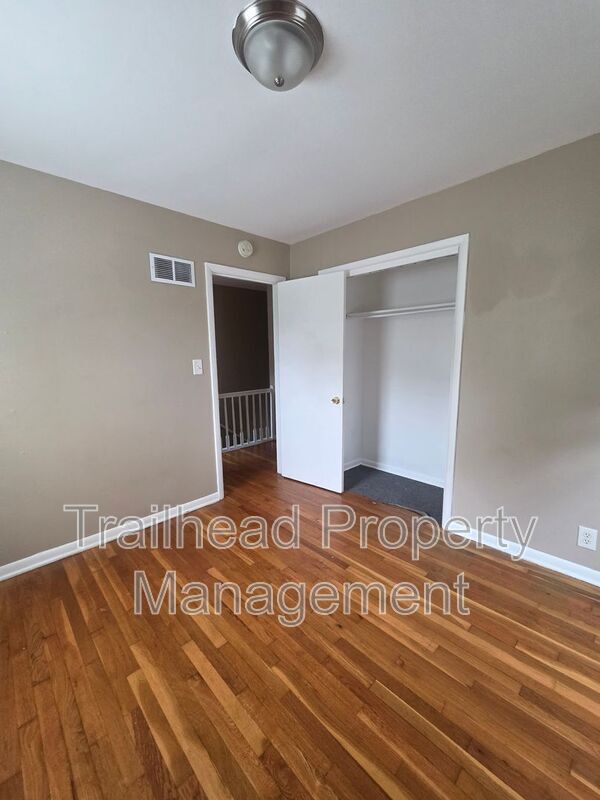 Building Photo - 1223 N Cottage Ave