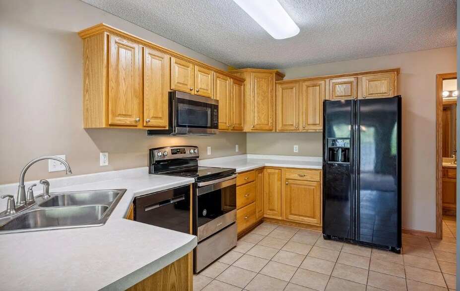 pampered chef kitchen - 12476 43rd St NE
