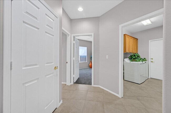 Building Photo - Golf Course Views in Sun City Anthem!  Age...