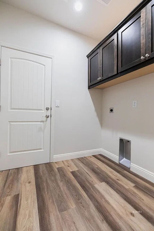 Building Photo - Charming 4-Bedroom Home with Modern Upgrad...