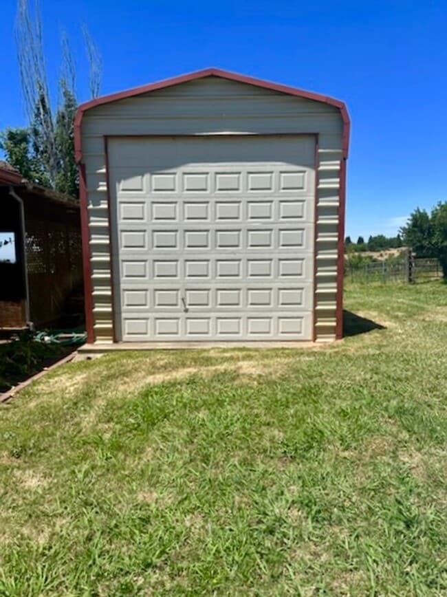 Building Photo - 2230 Andregg Rd