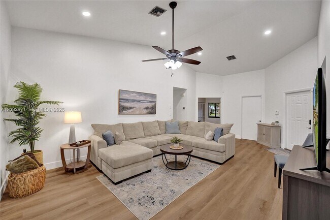 Building Photo - 465 NW 95th Ave
