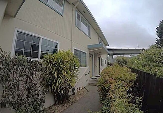 Building Photo - M608