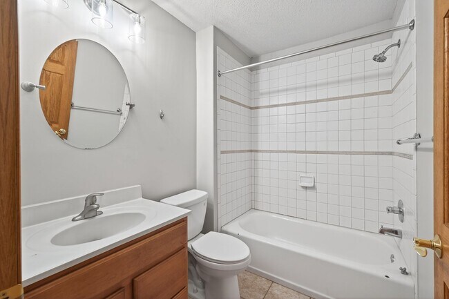 Building Photo - 6 month lease Spacious, 5bd, 2.5 renovated home in Midway!! AVAILABLE NOW