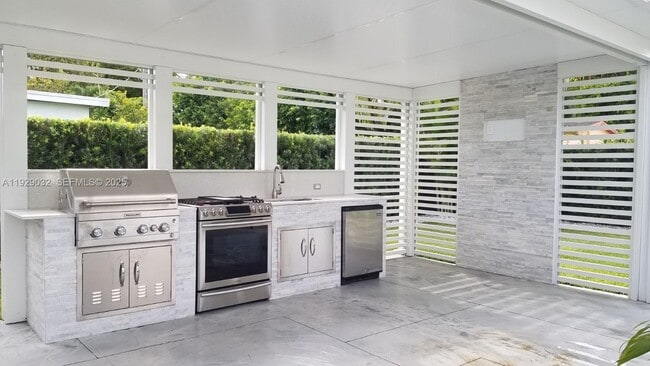 Building Photo - 1071 W 66th St