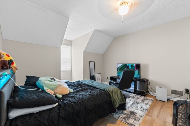 Building Photo - 8603 Raintree Cir